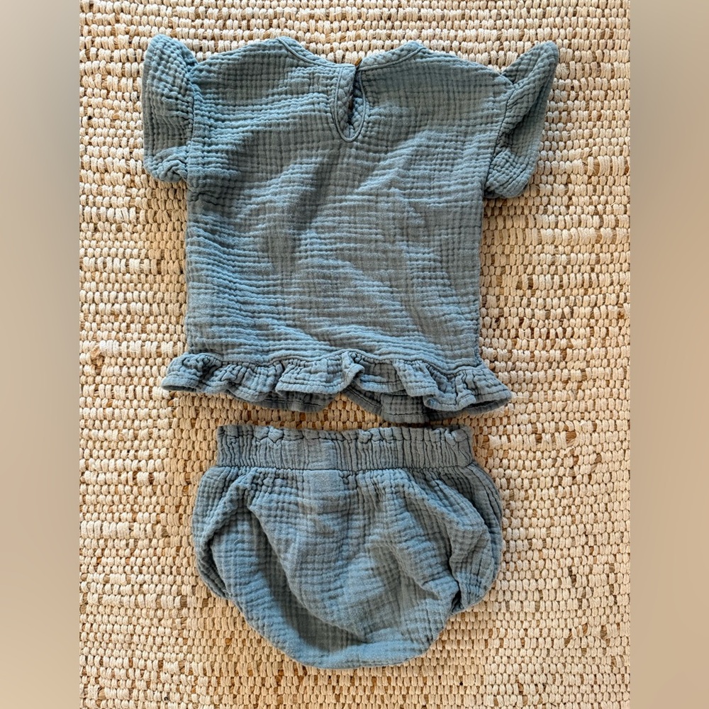 Muslin Ruffle Set- 12 months - Picture 2 of 2